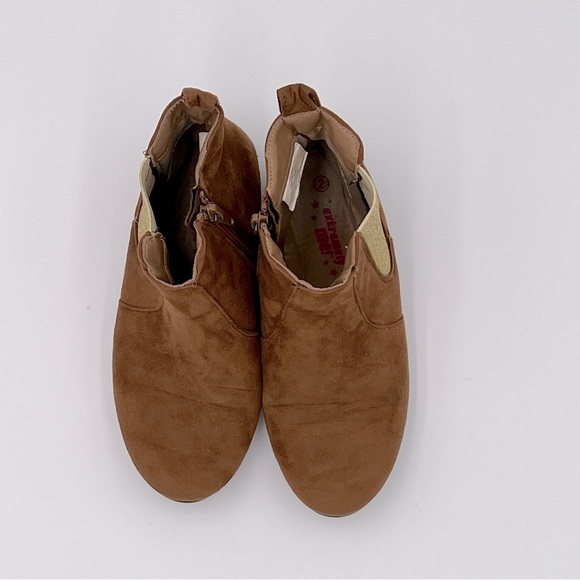 Extremely Me Light Brown Faux Sued Chelsey Boots w/ Side Zip Girls Size 2 - Picture 8 of 10
